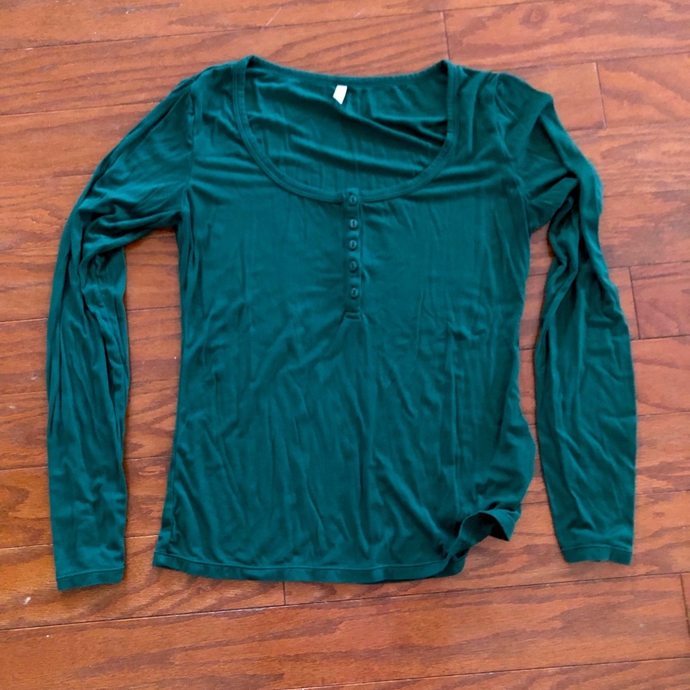 Halara long sleeve shirts. Haven’t been worn as they are too small for me.